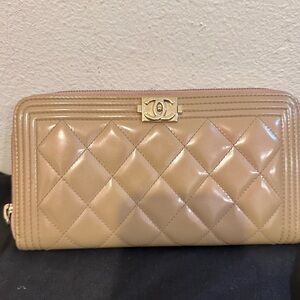 CHANEL Beige Quilted patent zipper  Wallet